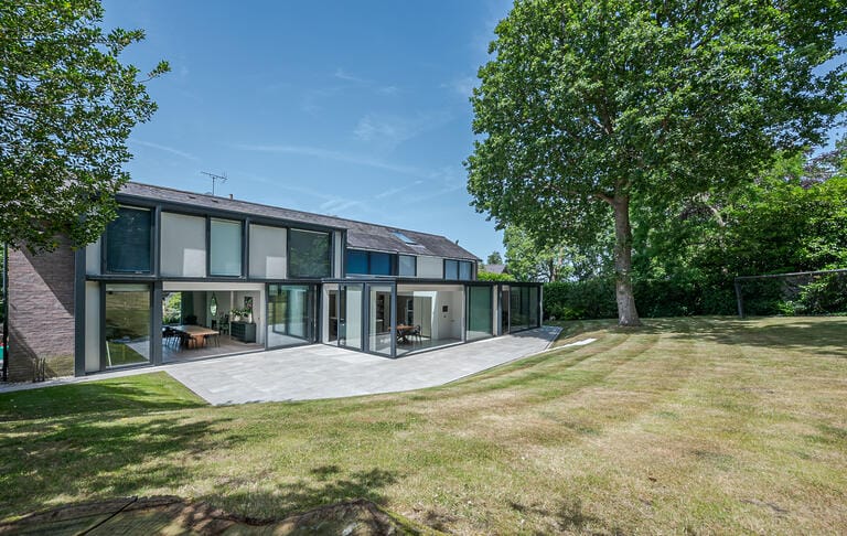 Stunning Modern Design House image 35