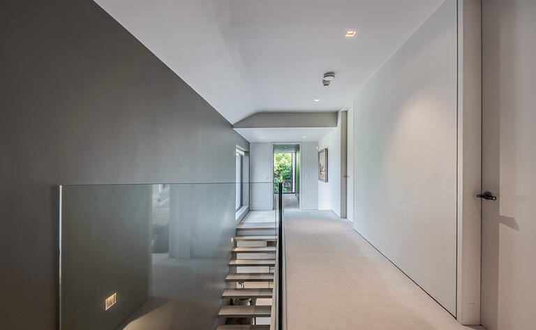 Stunning Modern Design House image 20