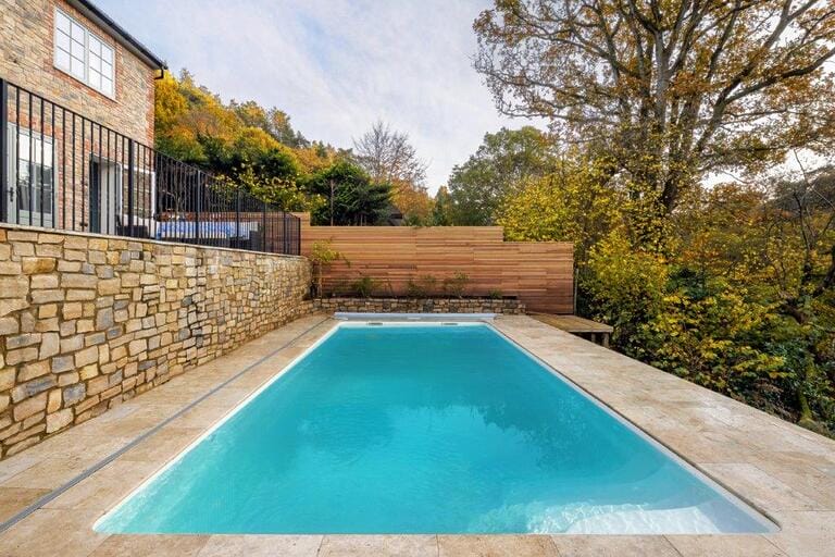 Surrey Countryside Home image 27