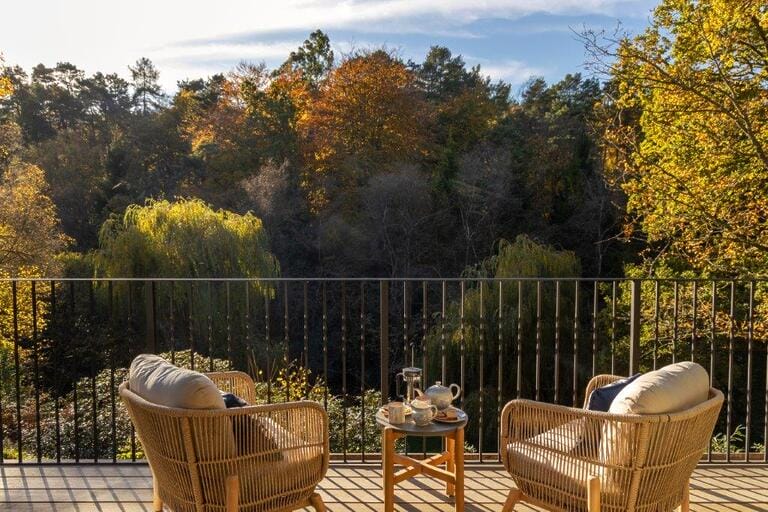 Surrey Countryside Home image 13