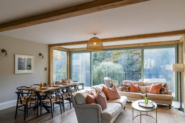 Surrey Countryside Home image 8