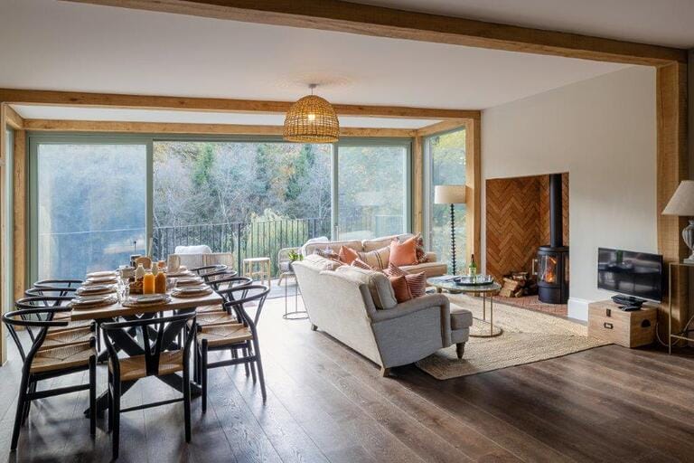 Surrey Countryside Home image 9