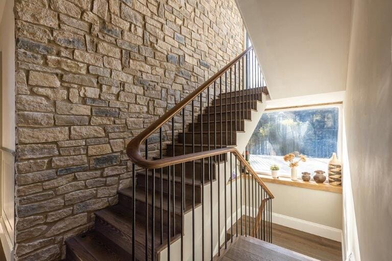Surrey Countryside Home image 16