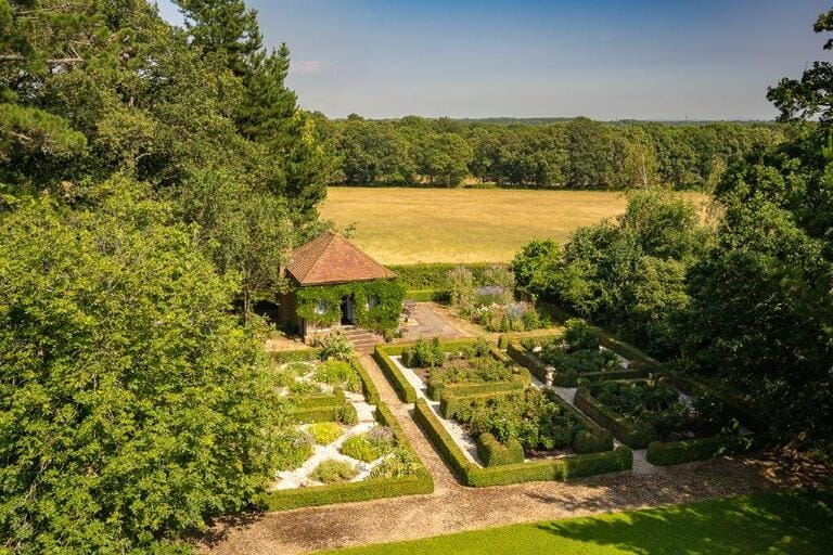 Magnificent Countryside Estate image 29