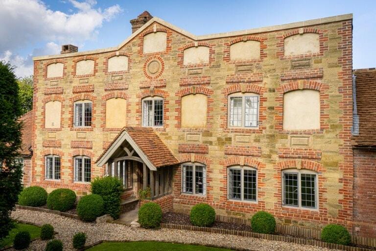 Grade II Listed Manor House image 2