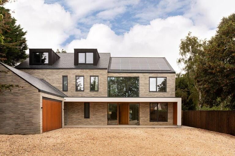 Large Bright Contemporary House image 1