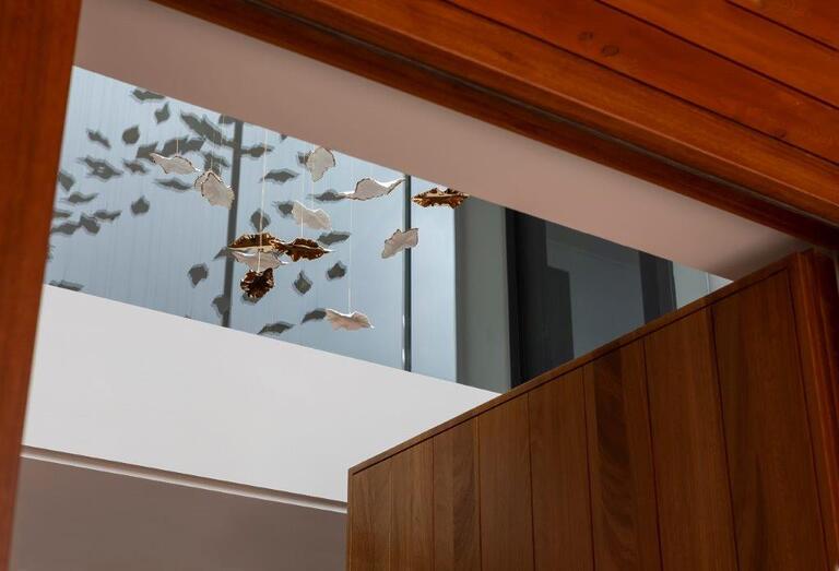 Large Bright Contemporary House image 22