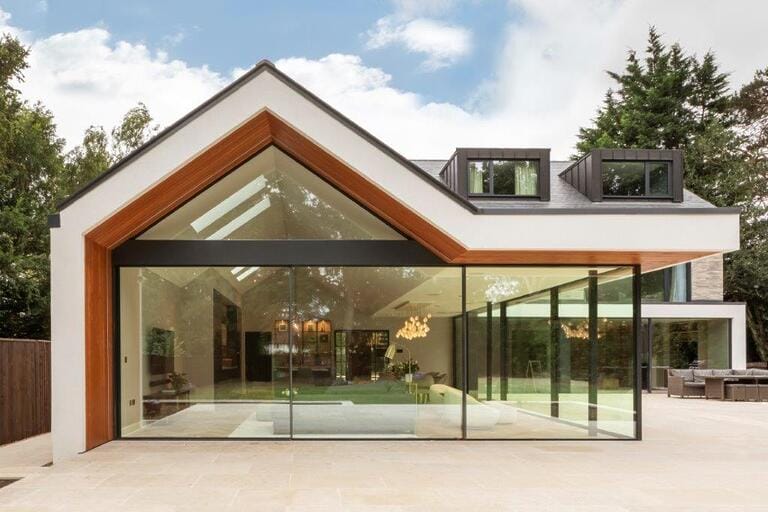 Large Bright Contemporary House image 55