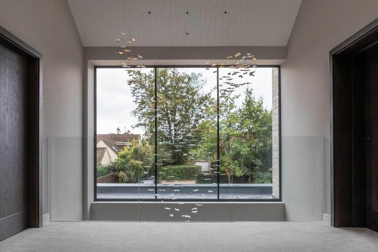 Large Bright Contemporary House image 27