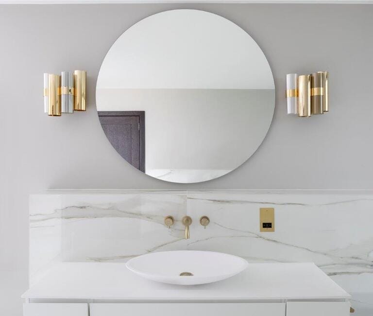Large Bright Contemporary House image 47
