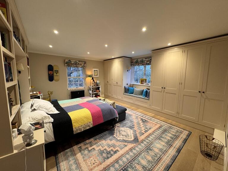Kingston 7 Bedroom Home image 16