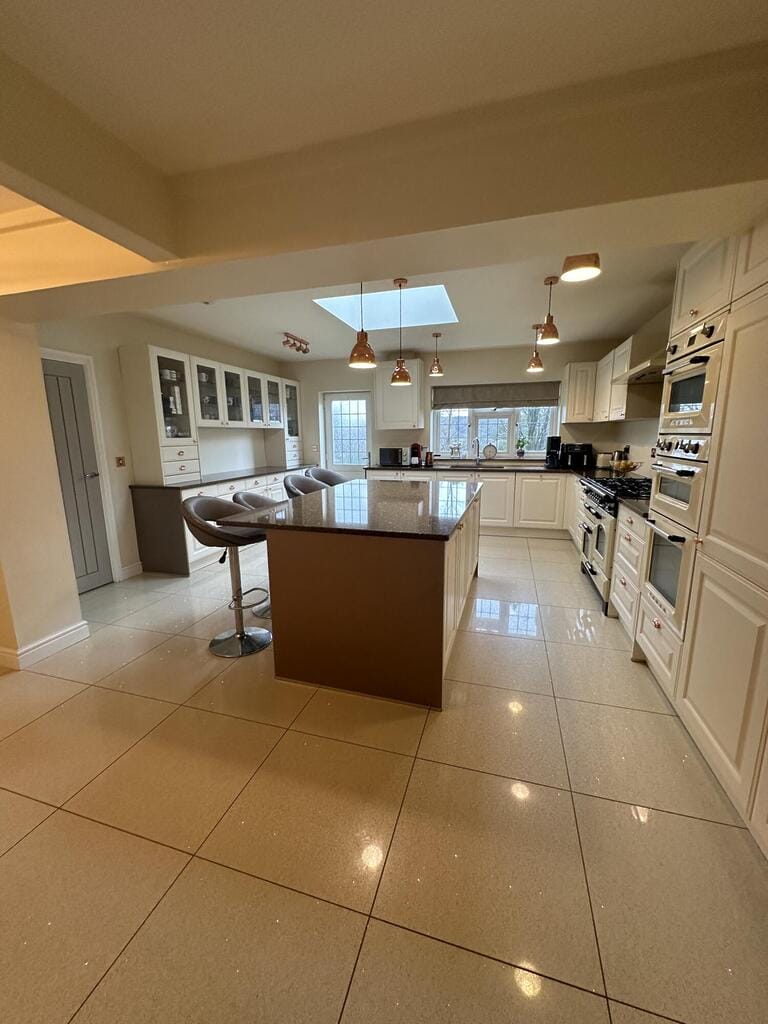 Detached Family Home image 8