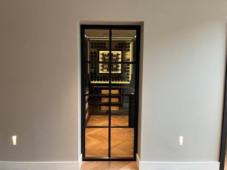 Large Bright Contemporary House image 37