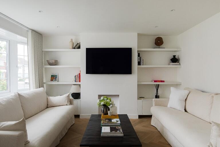 Stylish Semi Detached Home image 10