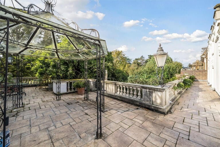 Magnificent Grade II Listed Hampton Home image 38