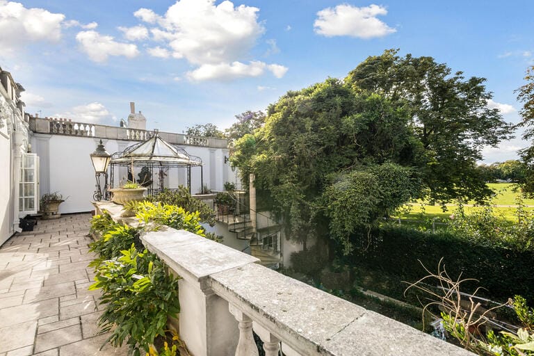 Magnificent Grade II Listed Hampton Home image 35