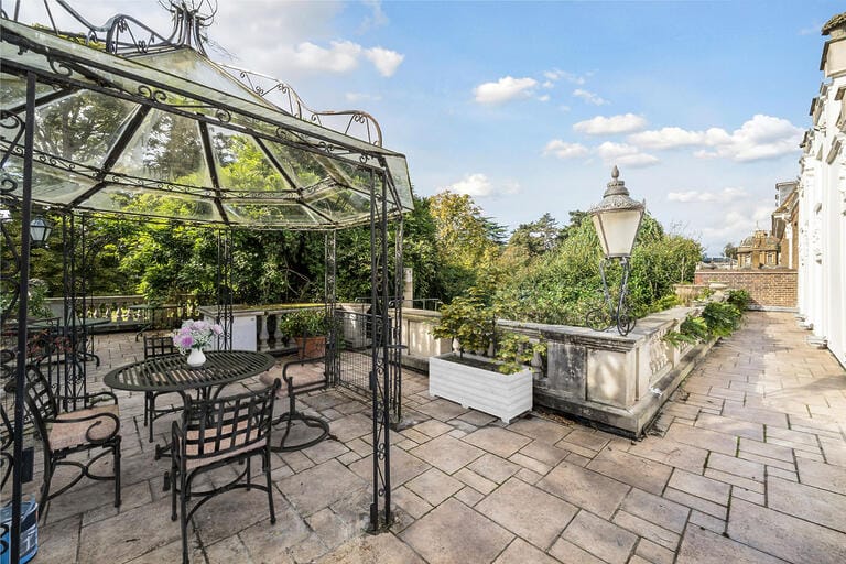 Magnificent Grade II Listed Hampton Home image 37