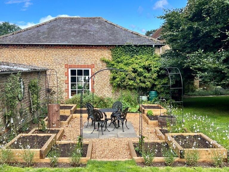 Georgian Location House in Surrey Hills image 33