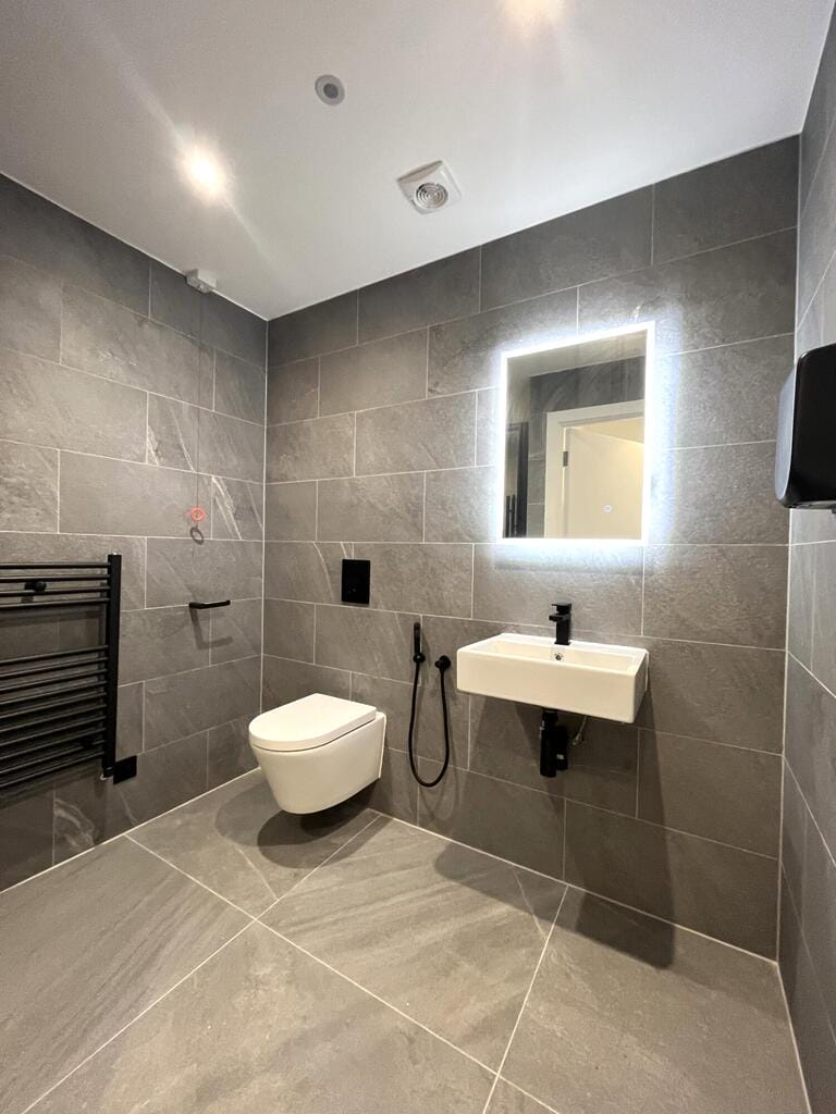 Purpose Built Office Suites in West London image 13