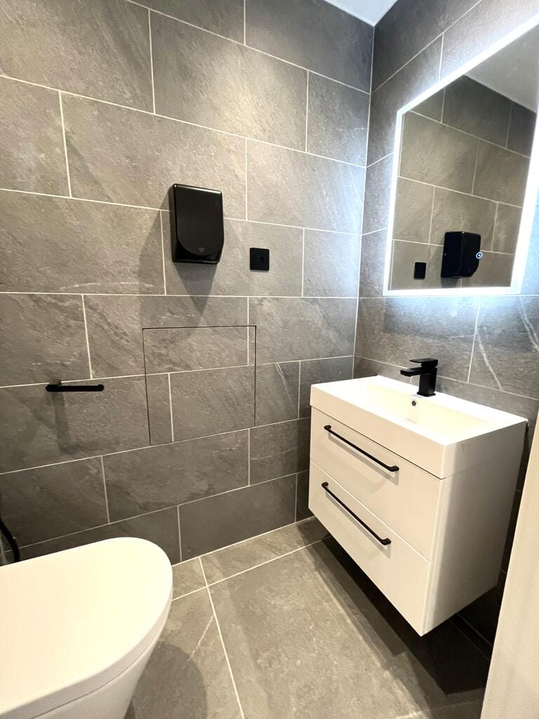 Purpose Built Office Suites in West London image 12