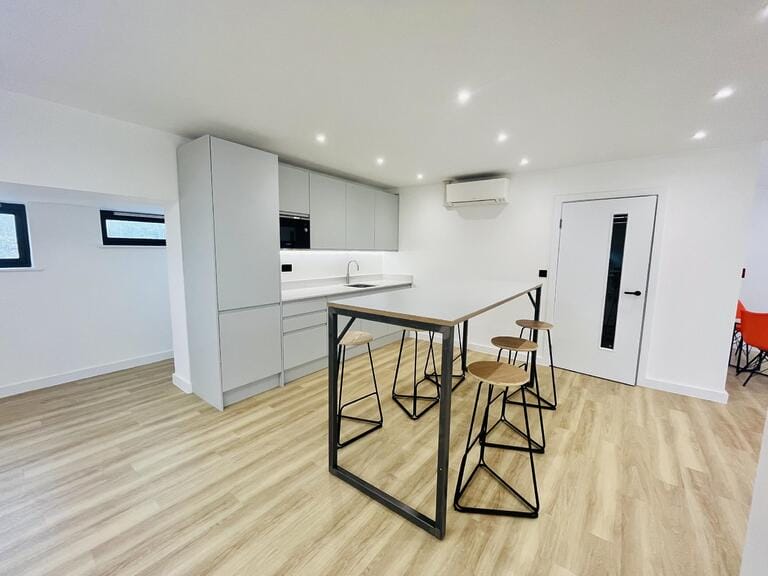Purpose Built Office Suites in West London image 8