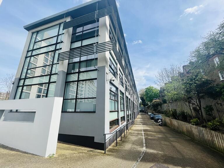 Purpose Built Office Suites in West London image 2