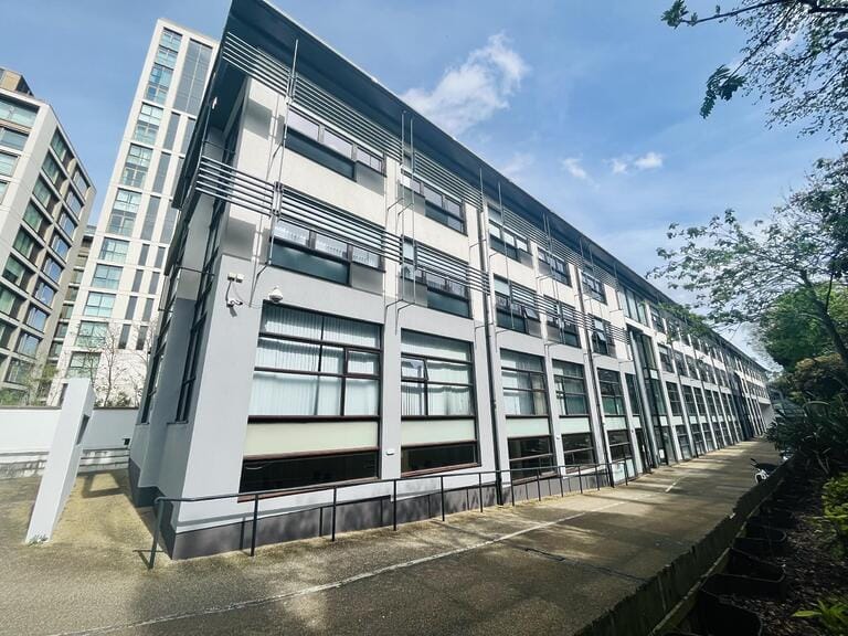 Purpose Built Office Suites in West London image 1