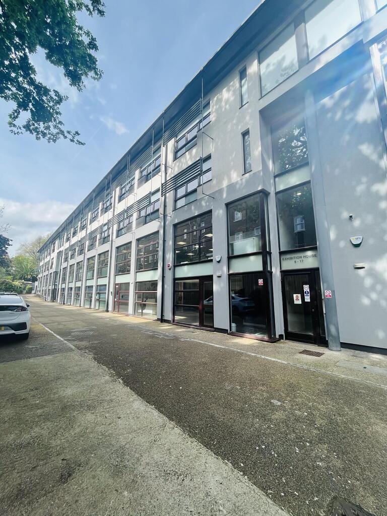 Purpose Built Office Suites in West London image 3