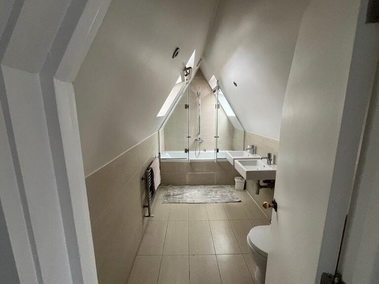 Family Home in Wandsworth image 37