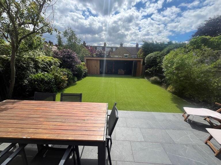 Family Home in Wandsworth image 40