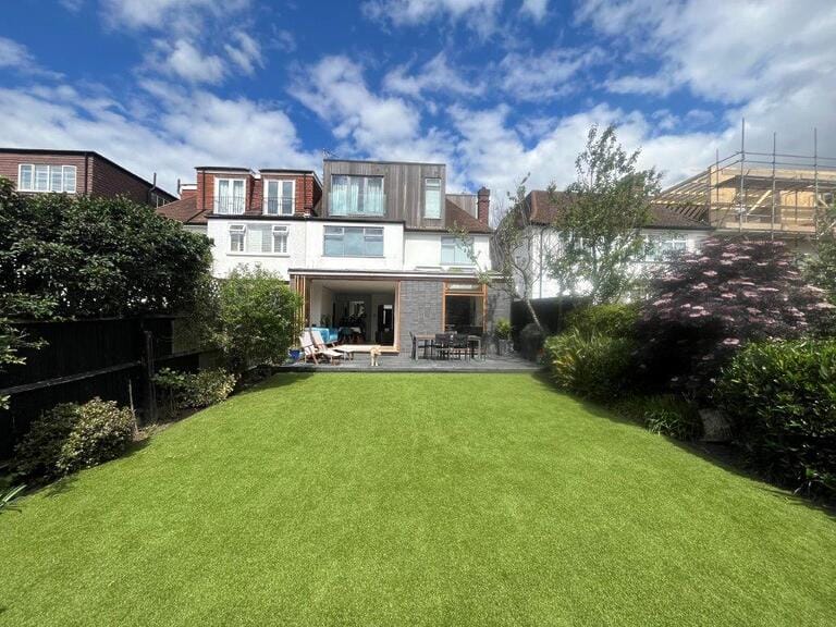 Family Home in Wandsworth image 41