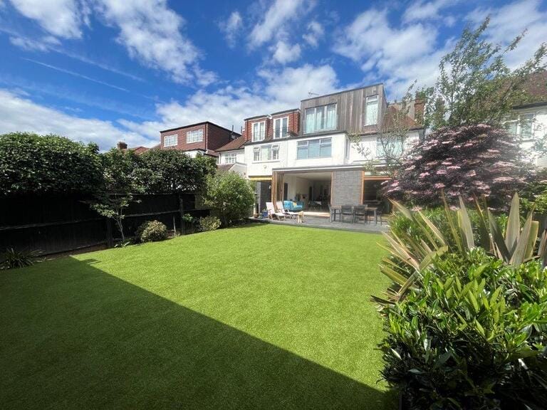 Family Home in Wandsworth image 42
