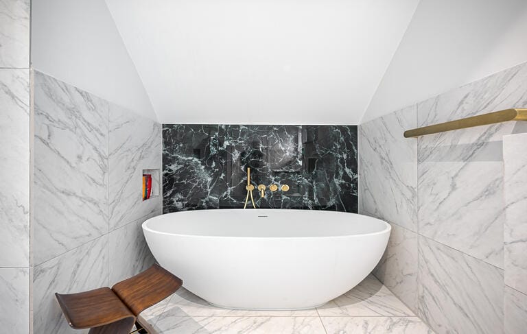 Contemporary and Modern House image 22