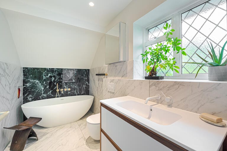 Contemporary and Modern House image 20