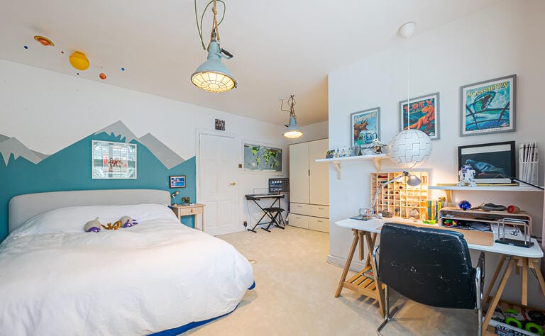 Contemporary and Modern House image 15