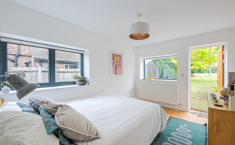 Contemporary and Modern House image 17