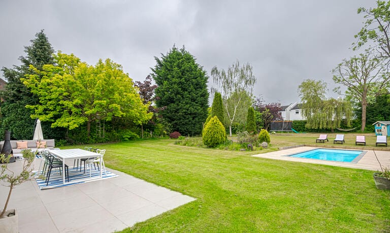 Contemporary and Modern House image 28