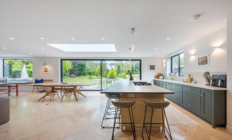 Contemporary and Modern House image 5