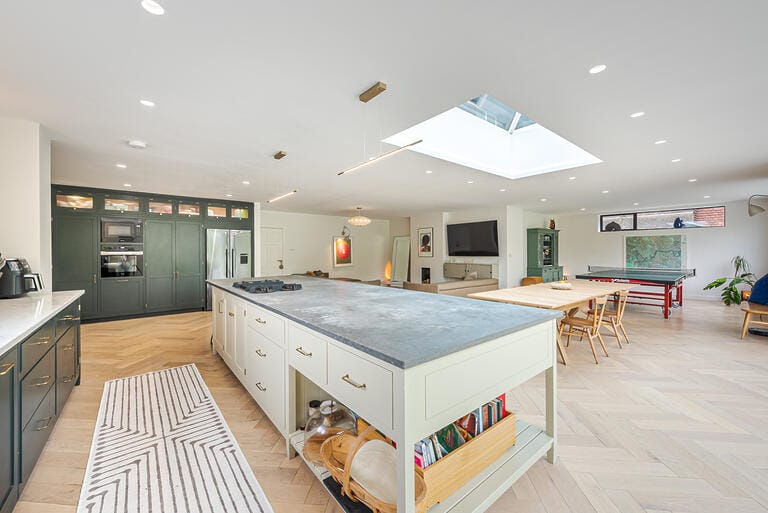 Contemporary and Modern House image 7