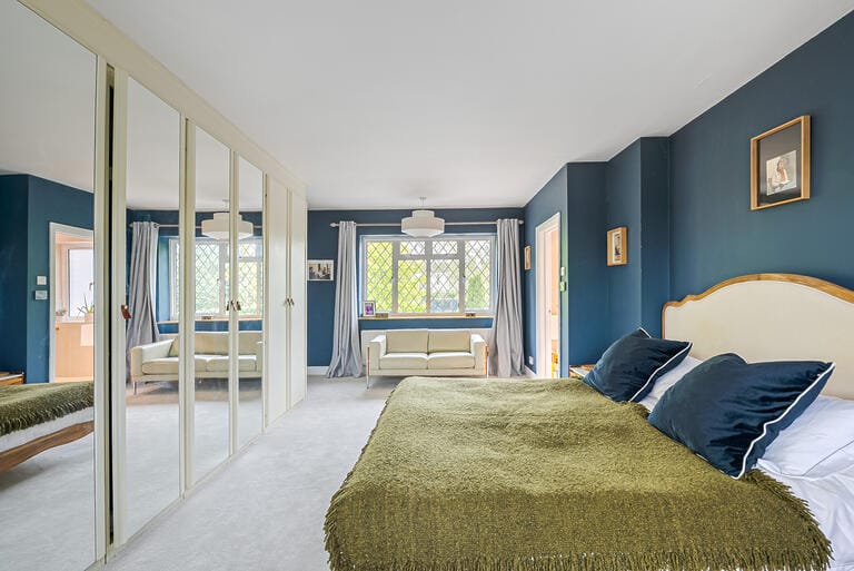 Contemporary and Modern House image 13