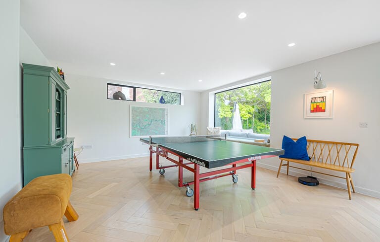 Contemporary and Modern House image 24