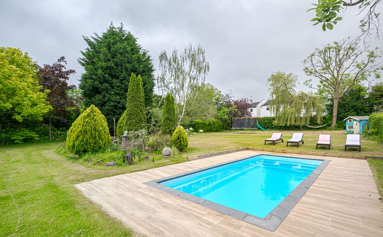 Contemporary and Modern House image 27