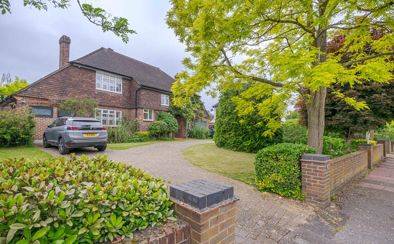Contemporary and Modern House image 2