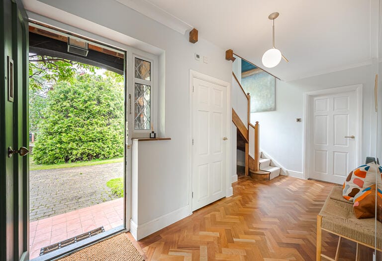 Contemporary and Modern House image 3