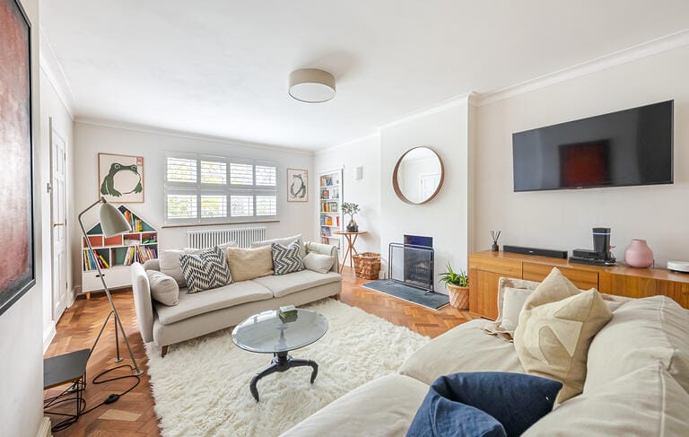Contemporary and Modern House image 11