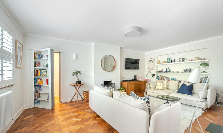 Contemporary and Modern House image 10
