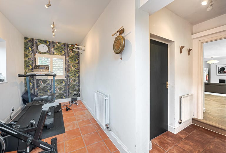 Contemporary and Modern House image 18