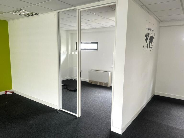 Purpose Built Office Suites in West London image 21