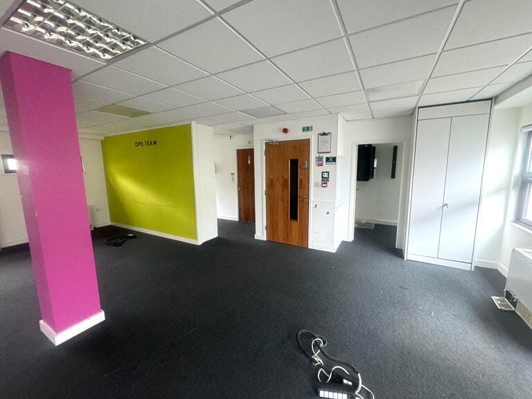 Purpose Built Office Suites in West London image 18