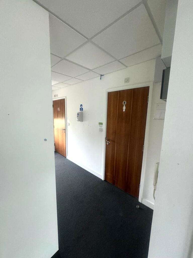 Purpose Built Office Suites in West London image 25